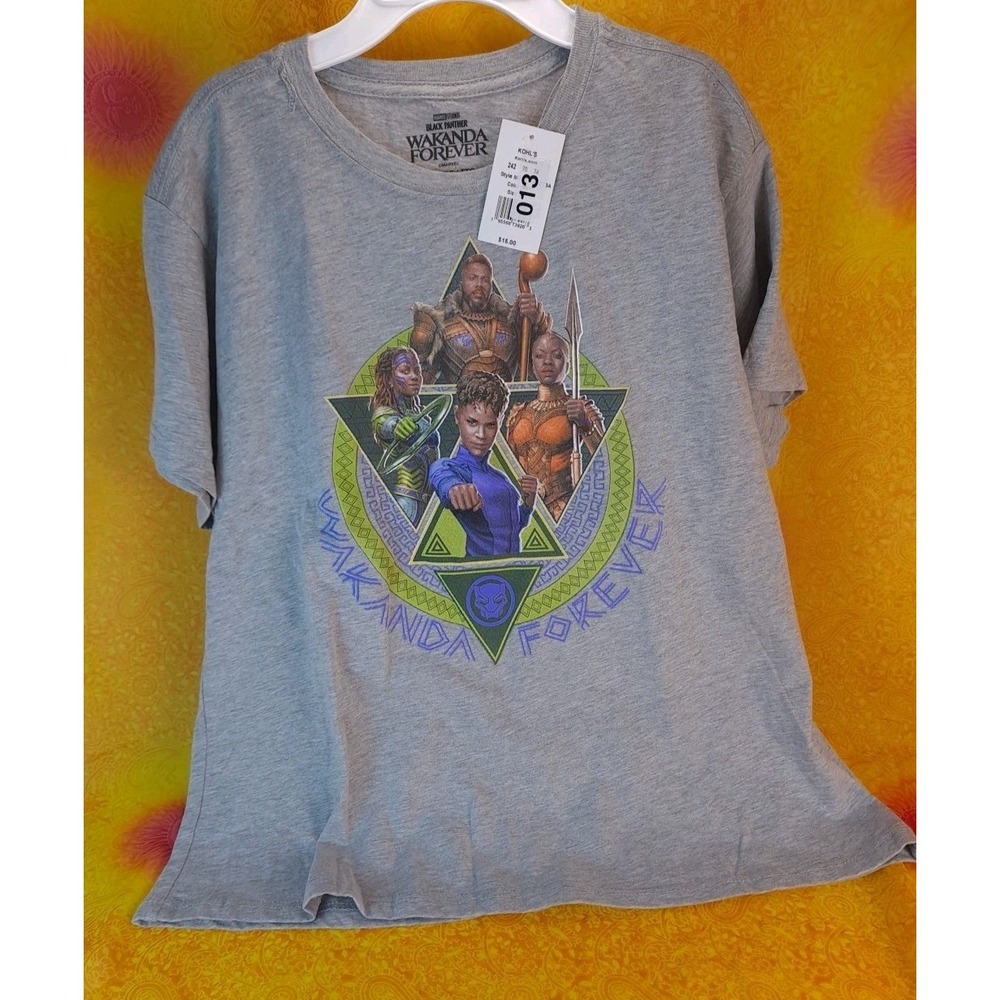 NWT Marvel Studios Black‎ Panther Wakanda Forever Grey T-shirt Woman's Size 2X